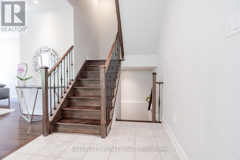 116 - 1331 MAJOR MACKENZIE DRIVE W, Vaughan (Patterson), Ontario, L6A4W4