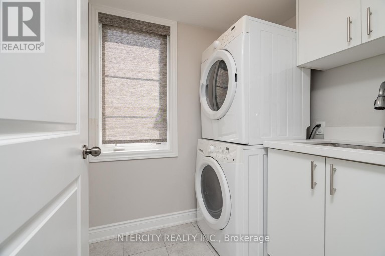 116 - 1331 MAJOR MACKENZIE DRIVE W, Vaughan (Patterson), Ontario, L6A4W4