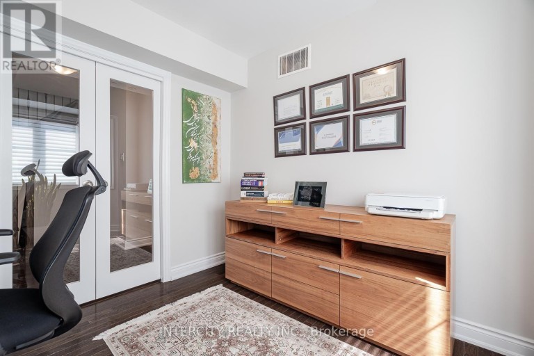 116 - 1331 MAJOR MACKENZIE DRIVE W, Vaughan (Patterson), Ontario, L6A4W4