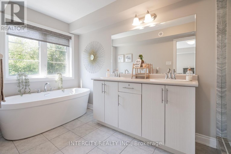 116 - 1331 MAJOR MACKENZIE DRIVE W, Vaughan (Patterson), Ontario, L6A4W4