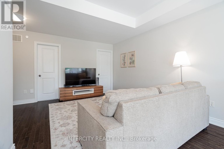 116 - 1331 MAJOR MACKENZIE DRIVE W, Vaughan (Patterson), Ontario, L6A4W4