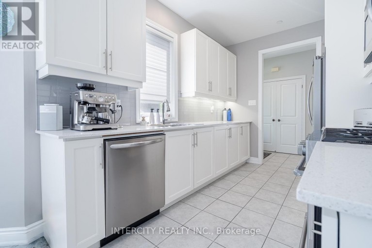116 - 1331 MAJOR MACKENZIE DRIVE W, Vaughan (Patterson), Ontario, L6A4W4