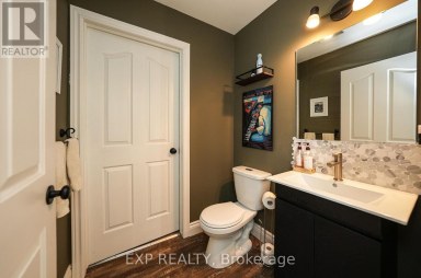 4 - 40 ONTARIO STREET S Lambton Shores (Grand Bend) Ontario photo 40