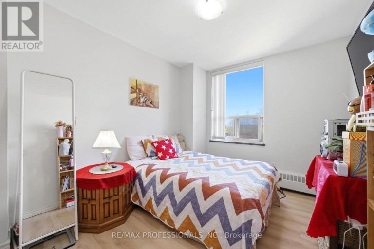 204 - 19 FOUR WINDS DRIVE, Toronto (York University Heights), Ontario, M3J2S9