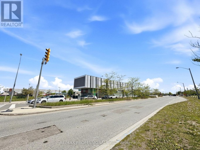 204 - 19 FOUR WINDS DRIVE, Toronto (York University Heights), Ontario, M3J2S9