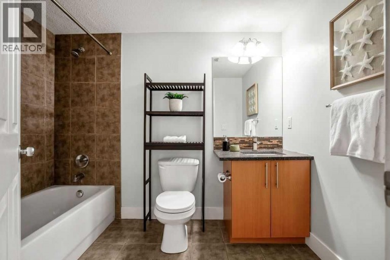 104, 1724 26 Avenue SW, Calgary, Alberta, T2T1C8