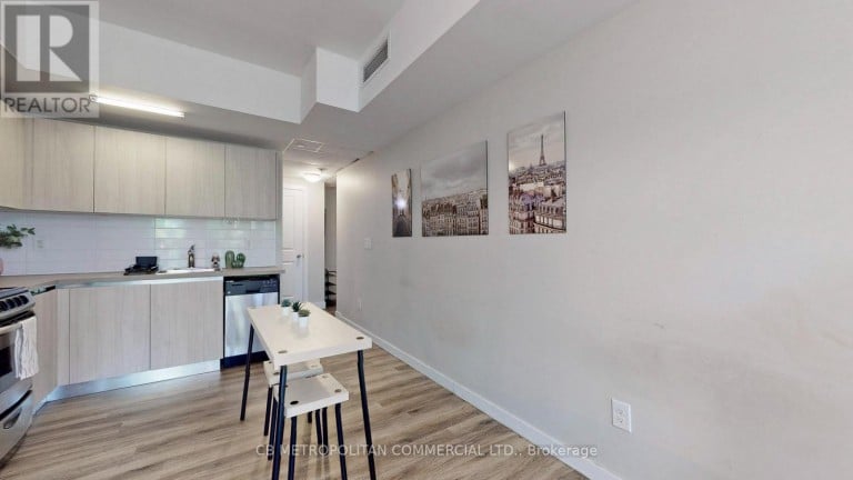 335 COLLEGE STREET, Toronto (Kensington-Chinatown), Ontario, M5T1S2