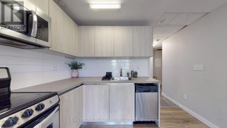 335 COLLEGE STREET, Toronto (Kensington-Chinatown), Ontario, M5T1S2