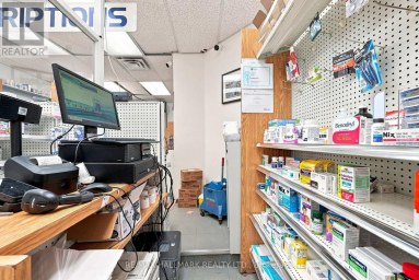 1568 QUEEN STREET E Toronto (Greenwood-Coxwell) Ontario photo 20
