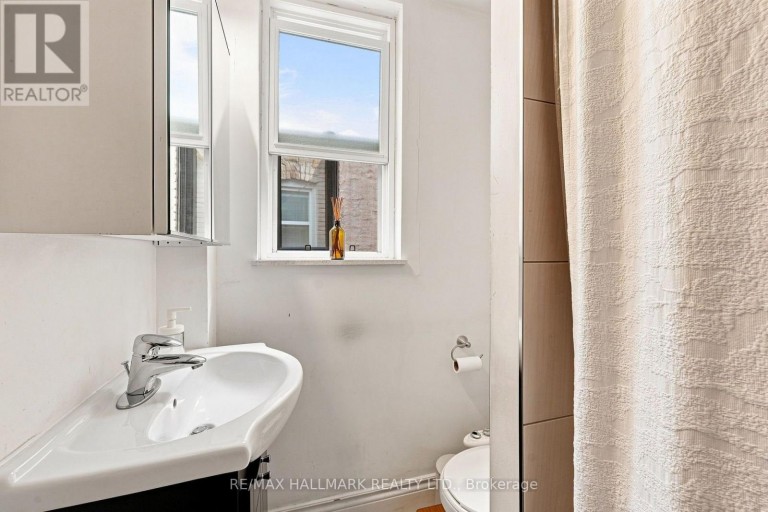 1568 QUEEN STREET E, Toronto (Greenwood-Coxwell), Ontario, M4L1E9