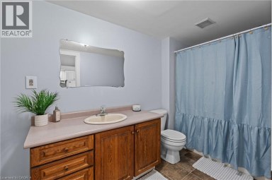 123 MORTON Avenue Brantford Ontario photo 24