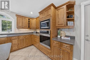 182 NICHOLSON POINT ROAD, Loyalist (Lennox And Addington - South) Ontario