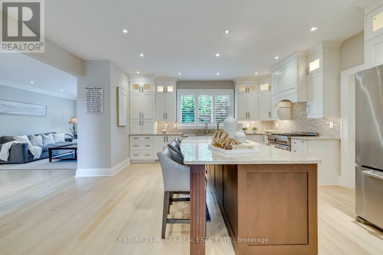 168 WALBY DRIVE, Oakville (SW Southwest), Ontario, L6L4E2