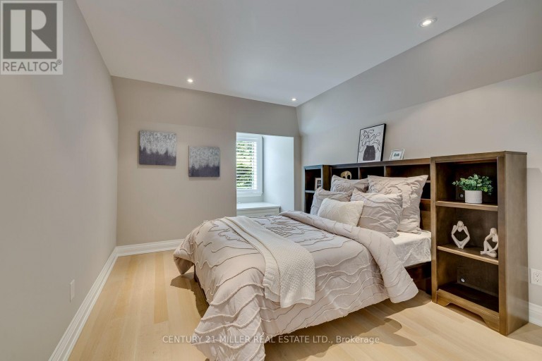 168 WALBY DRIVE, Oakville (SW Southwest), Ontario, L6L4E2