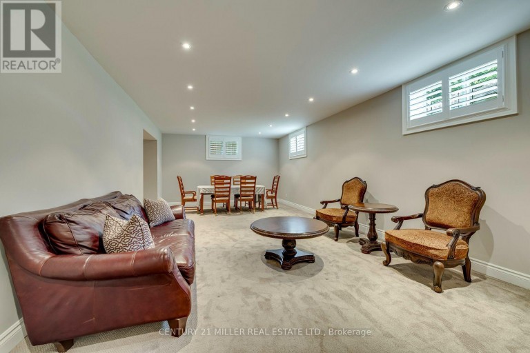 168 WALBY DRIVE, Oakville (SW Southwest), Ontario, L6L4E2
