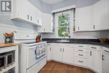 699 ST ANDREW STREET W Centre Wellington (Fergus) Ontario photo 13