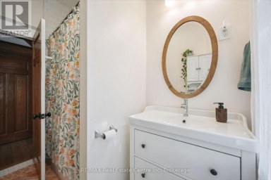 699 ST ANDREW STREET W Centre Wellington (Fergus) Ontario photo 21