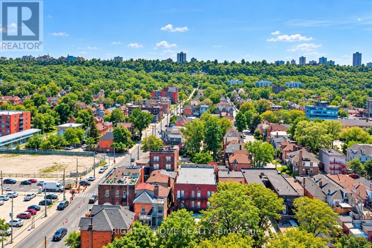 663 KING STREET E, Hamilton (Landsdale), Ontario, L8N1E5