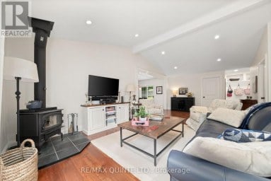 14 EASTERN AVENUE Prince Edward County (Ameliasburg Ward) Ontario photo 12