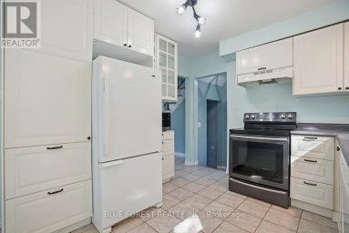 230 CAIRN STREET London South (South J) Ontario photo 17