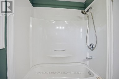 230 CAIRN STREET London South (South J) Ontario photo 29