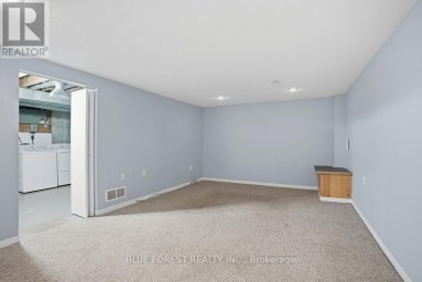 230 CAIRN STREET London South (South J) Ontario photo 36