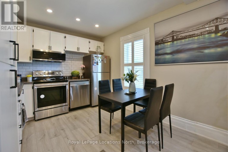 256 ONTARIO STREET, Collingwood, Ontario, L9Y1M9