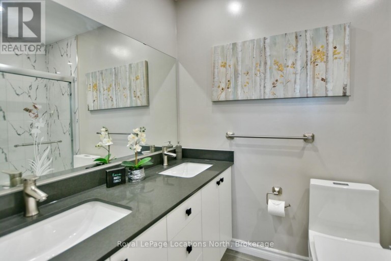 256 ONTARIO STREET, Collingwood, Ontario, L9Y1M9