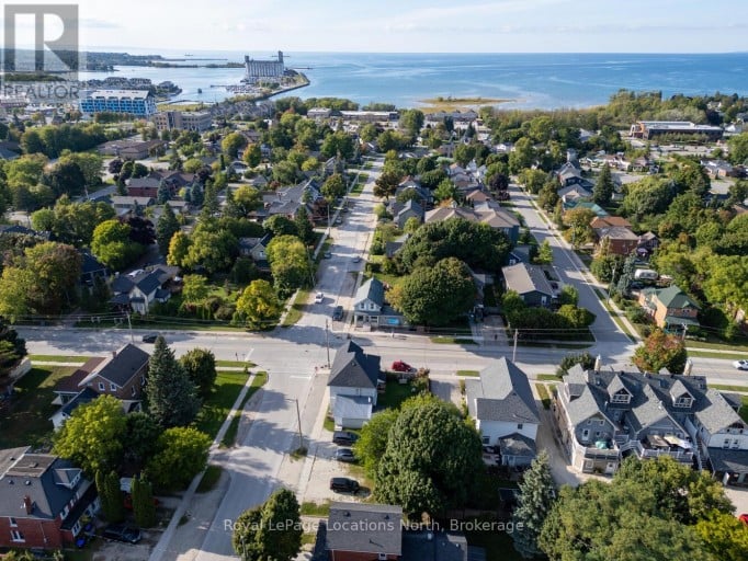 256 ONTARIO STREET, Collingwood, Ontario, L9Y1M9