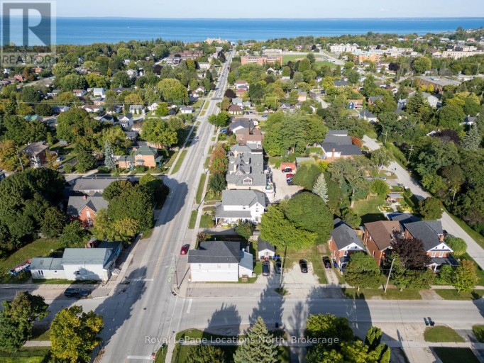256 ONTARIO STREET, Collingwood, Ontario, L9Y1M9