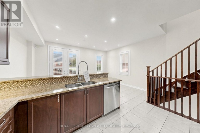 46 SOCCAVO CRESCENT, Brampton (Bram West), Ontario, L6Y0W3