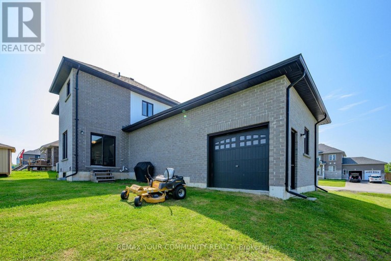 14 MCCRAE CRESCENT, Kawartha Lakes (Woodville), Ontario, K0M2T0