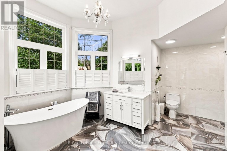 2 WILSON HOUSE DRIVE, Whitby, Ontario, L0B1A0