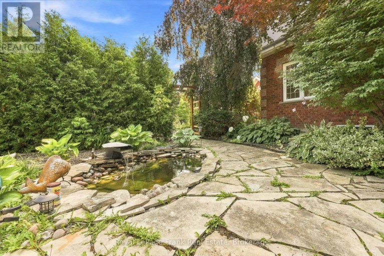 2 WILSON HOUSE DRIVE, Whitby, Ontario, L0B1A0