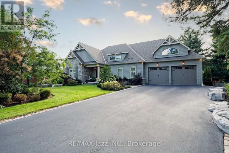 54 WARD STREET, Whitby, Ontario, L1M1G8
