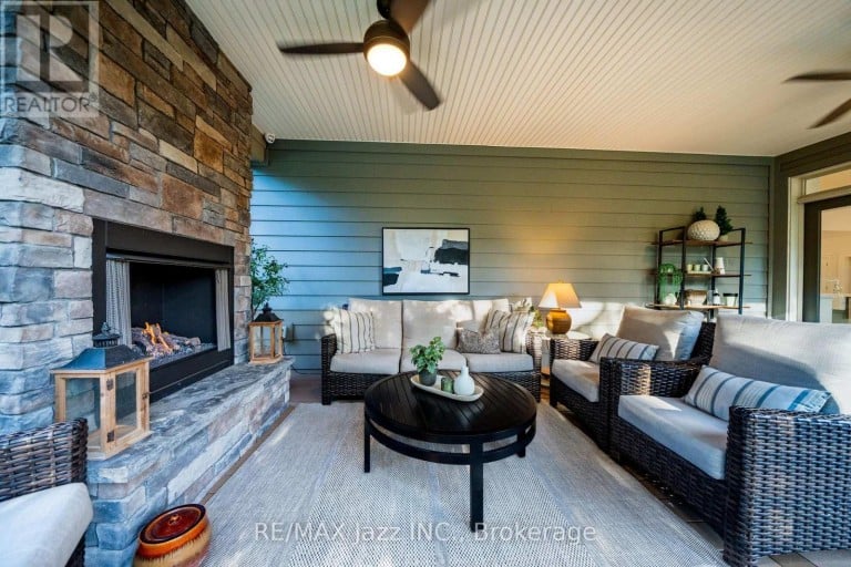 54 WARD STREET, Whitby, Ontario, L1M1G8