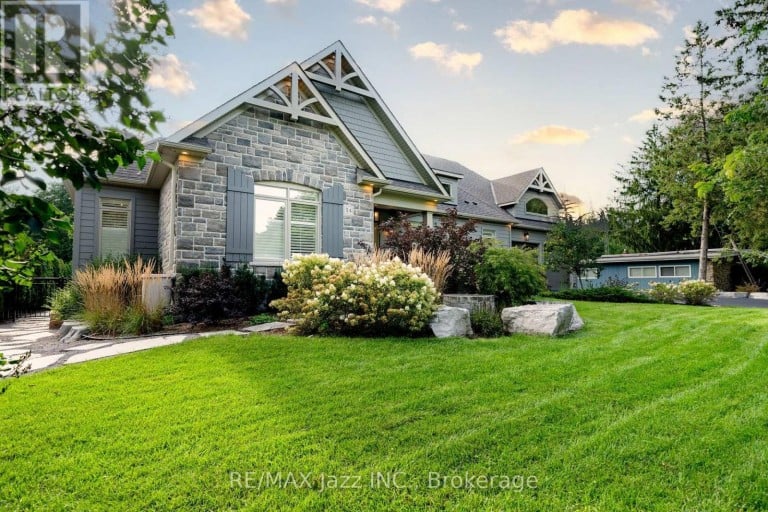54 WARD STREET, Whitby, Ontario, L1M1G8