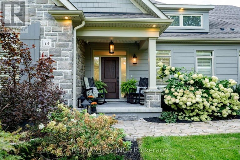 54 WARD STREET, Whitby, Ontario, L1M1G8