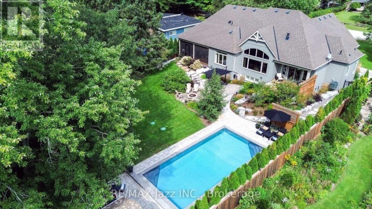 54 WARD STREET, Whitby, Ontario, L1M1G8
