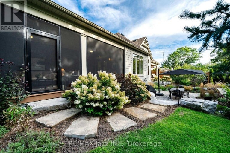 54 WARD STREET, Whitby, Ontario, L1M1G8