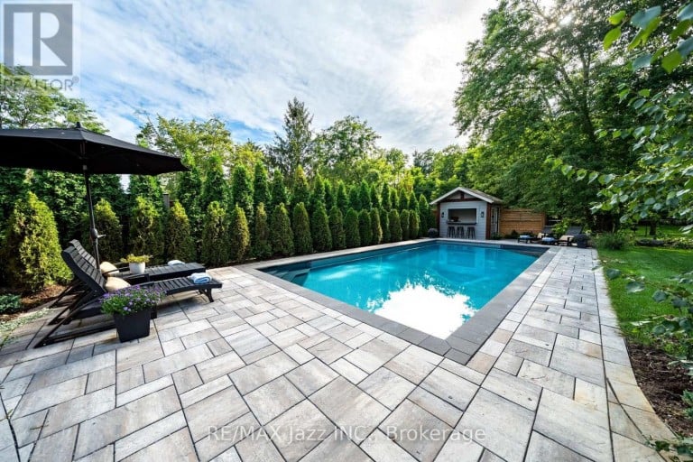 54 WARD STREET, Whitby, Ontario, L1M1G8