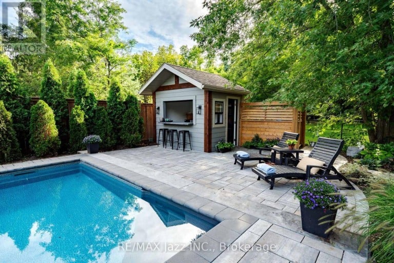54 WARD STREET, Whitby, Ontario, L1M1G8
