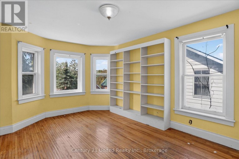 272 BURNHAM STREET, Peterborough (Ashburnham Ward 4), Ontario, K9H1T3
