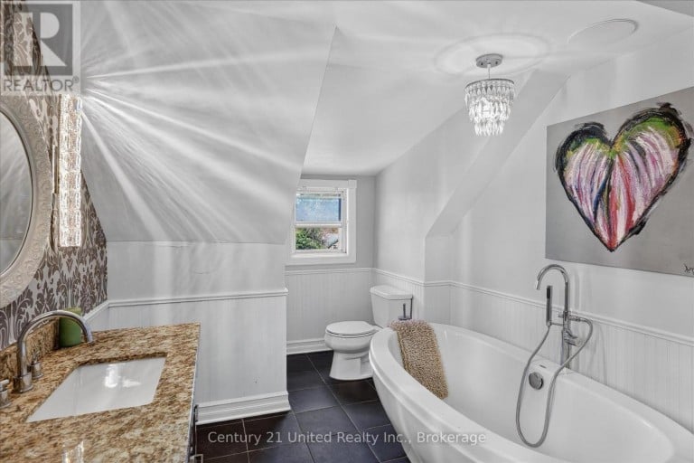 272 BURNHAM STREET, Peterborough (Ashburnham Ward 4), Ontario, K9H1T3