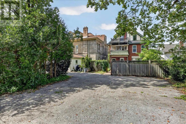 272 BURNHAM STREET, Peterborough (Ashburnham Ward 4), Ontario, K9H1T3