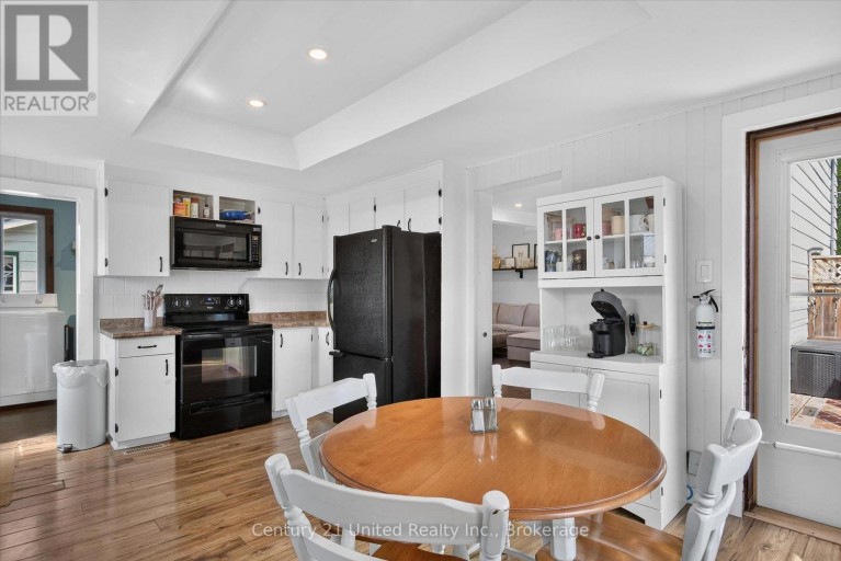 9 CRANDALL STREET, Kawartha Lakes (Lindsay), Ontario, K9V1R9