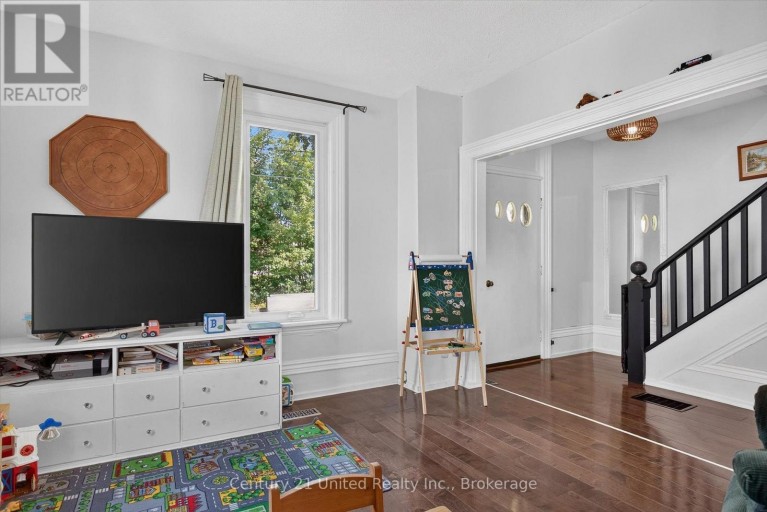 9 CRANDALL STREET, Kawartha Lakes (Lindsay), Ontario, K9V1R9
