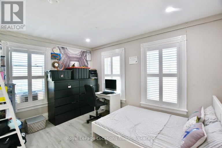 256 ONTARIO STREET, Collingwood, Ontario, L9Y1M9