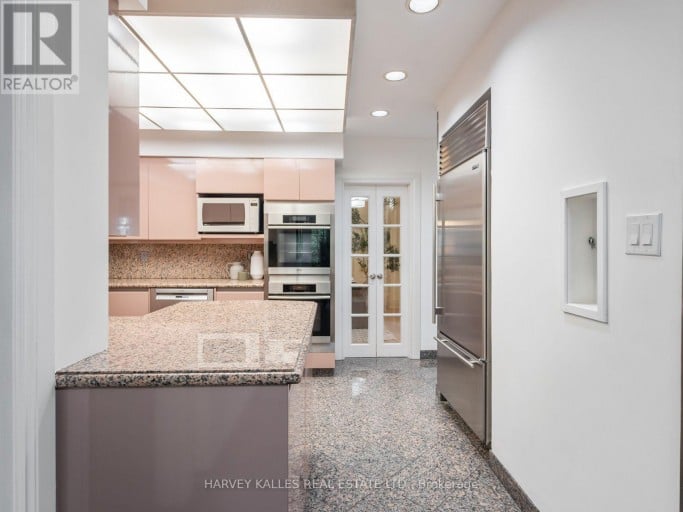 26 VESTA DRIVE, Toronto (Forest Hill South), Ontario, M5P2Z5