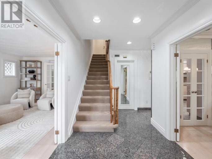 26 VESTA DRIVE, Toronto (Forest Hill South), Ontario, M5P2Z5